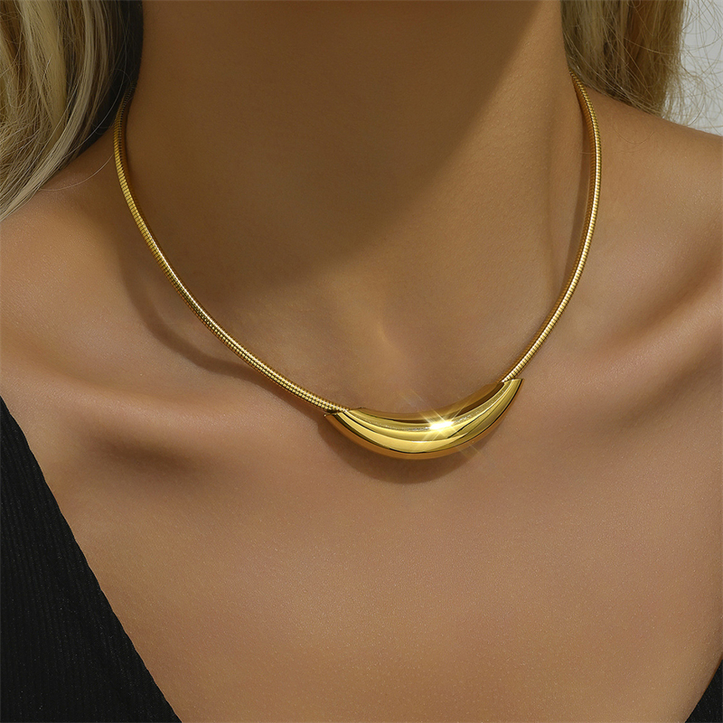 Moon Choker